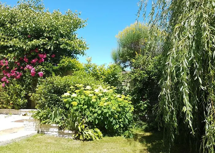 D'hotes Liz'a Bed & Breakfast Saint-Côme-de-Fresné